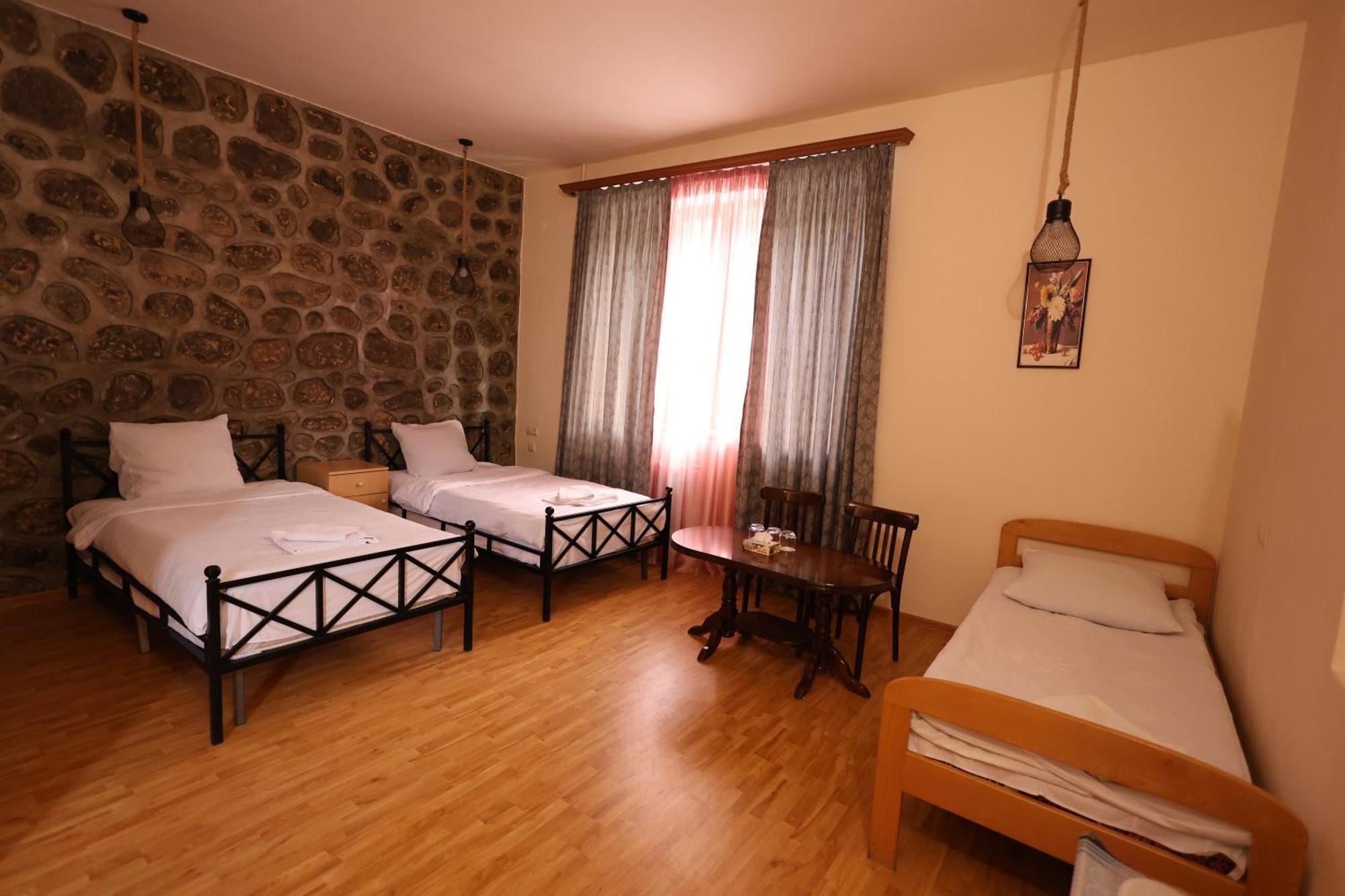 Yeghevnut Hotel Goris Luaran gambar