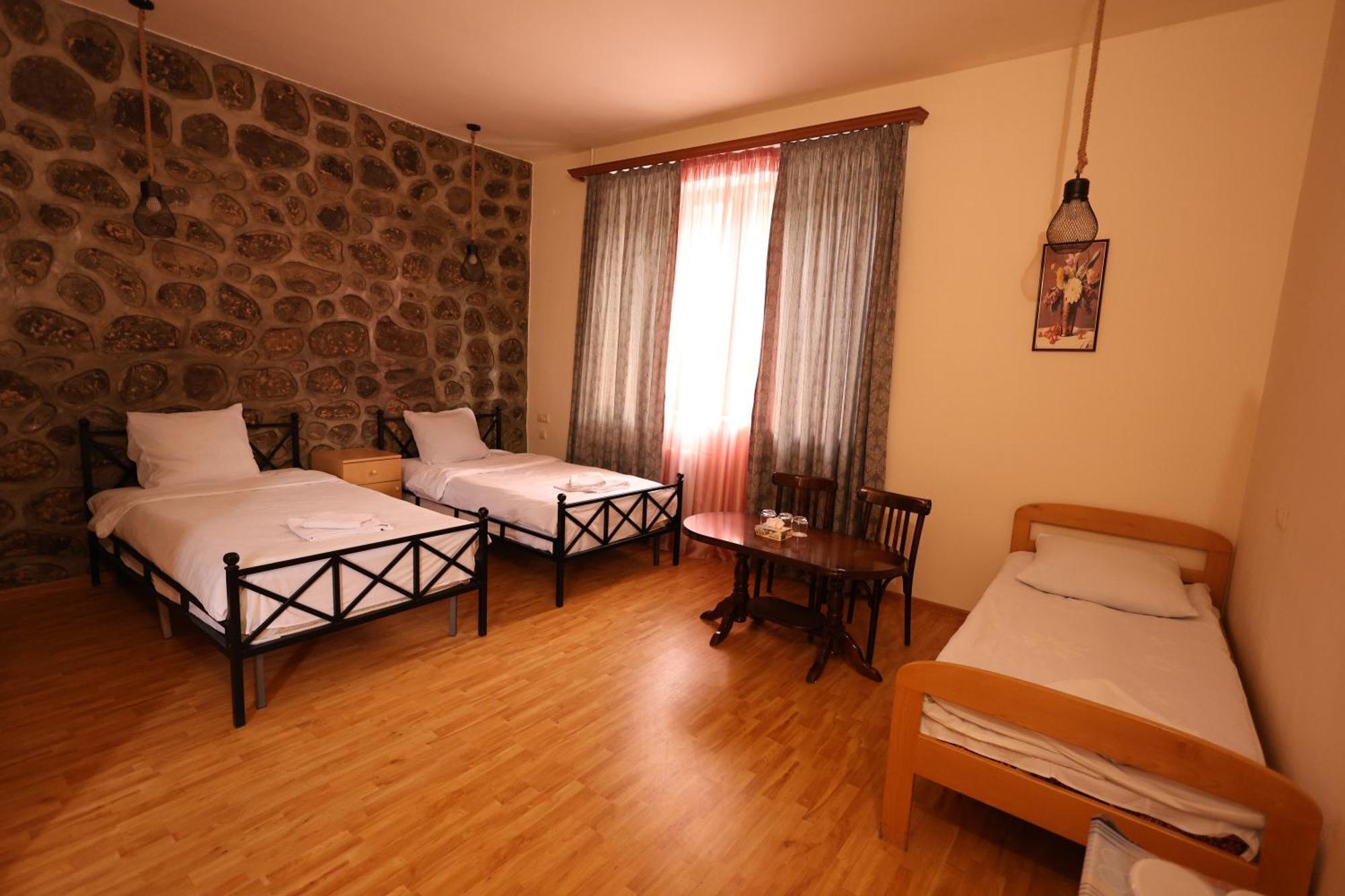 Yeghevnut Hotel Goris Luaran gambar