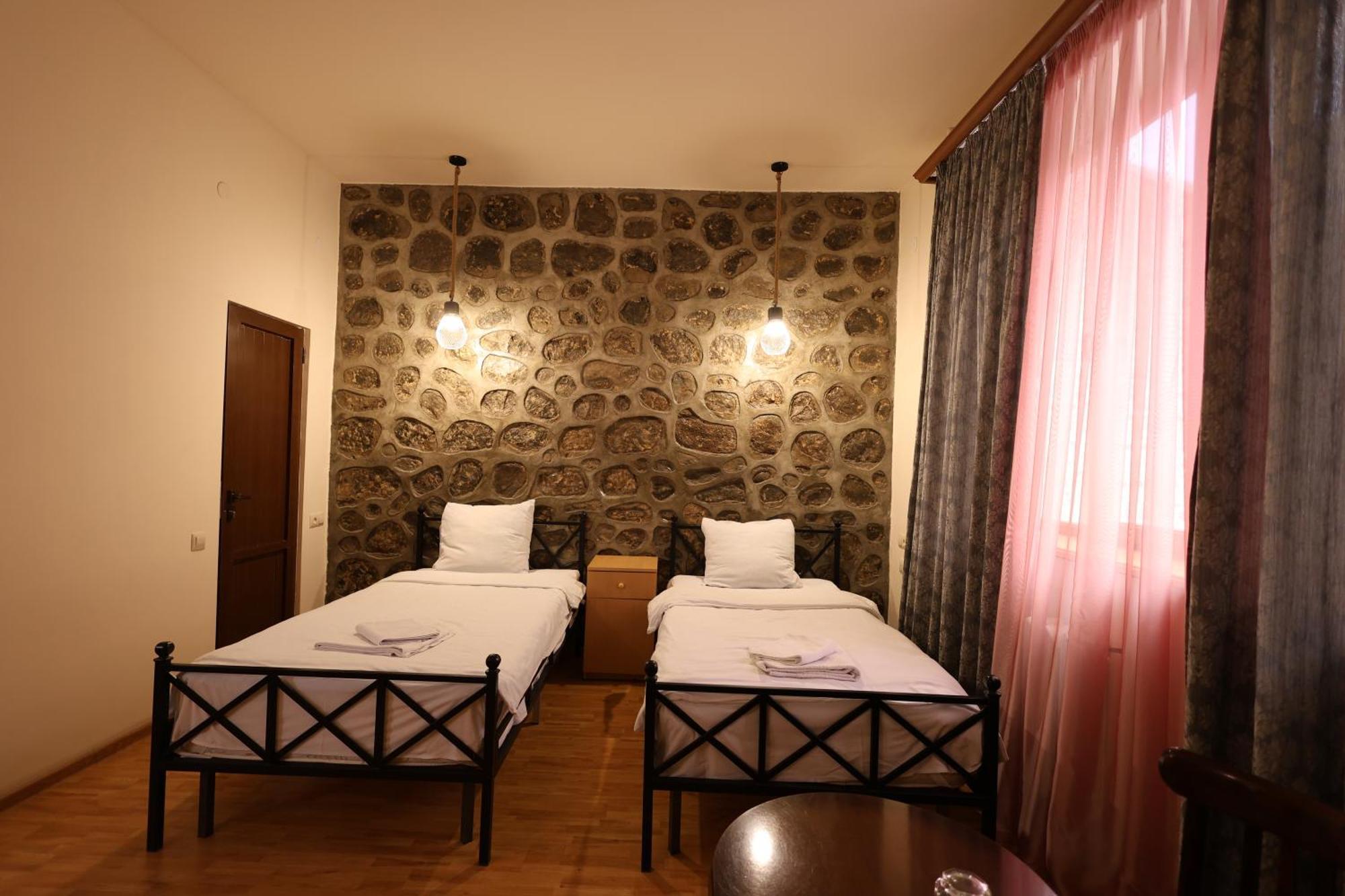 Yeghevnut Hotel Goris Luaran gambar