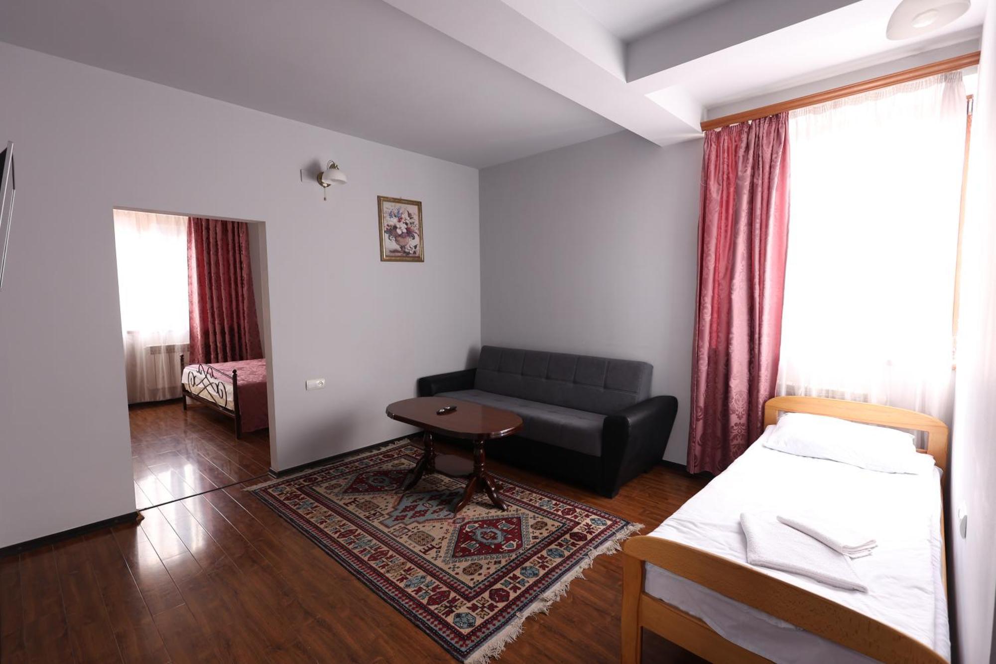 Yeghevnut Hotel Goris Luaran gambar